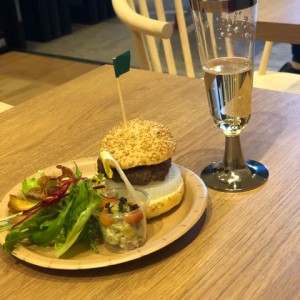 自由が丘バーガー青山店6月6日11時オープン 自由が丘バーガー青山店6月6日11時オープン