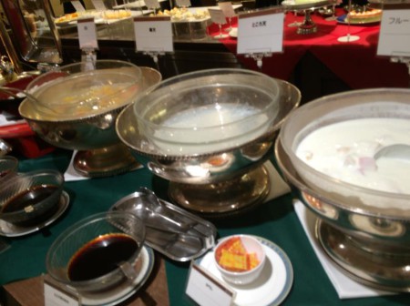 「メロンスイーツとシェフおすすめデザートフェア」