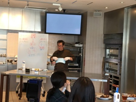 7E870AC4-C90D-4E24-883B-C55EDB648820