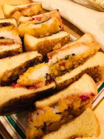 AE4AC461-4A0A-4CA2-A56A-CBBAFE261F06